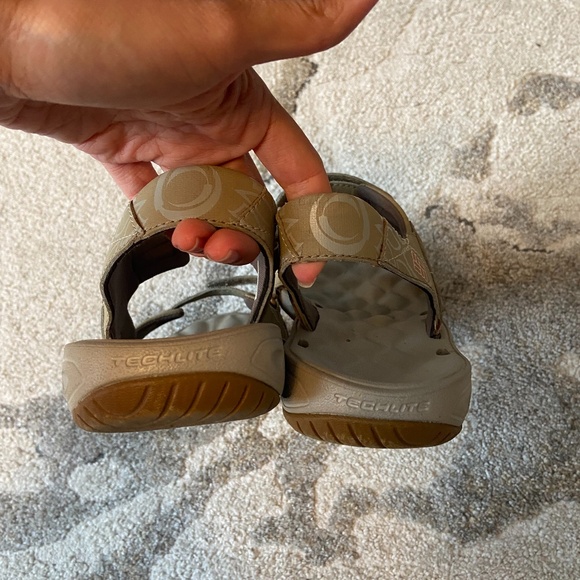 Columbia // Athletic Sandals // Size 7 - Picture 5 of 7
